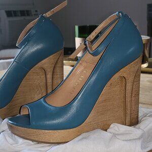 Wedge open toe shoe